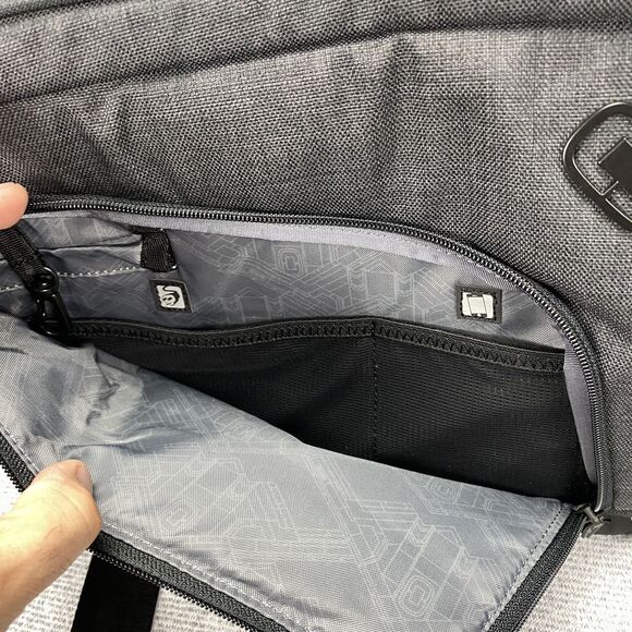Ogio Newt 13" Slim Sleeve Messenger Bag - Static - Kindle Tablet iPAd - Picture 12 of 16